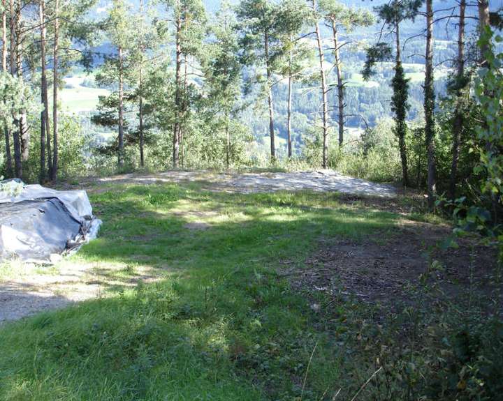 Schalesnteinfelsen ca. 70 Meter unterhalb der Staatsstraße Brixen-Feldthurns